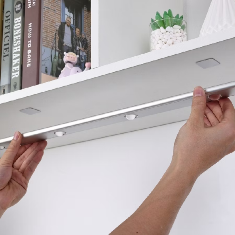 Luz LED com Sensor de Presença – 60 cm Luz LED com Sensor de Presença – 60 cm